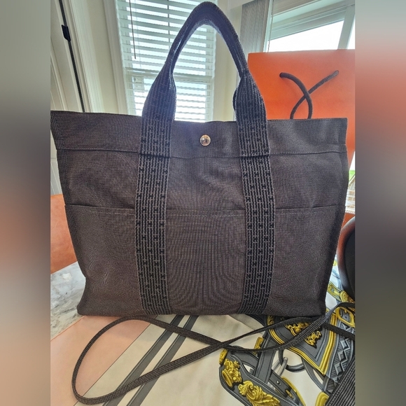 Hermes Handbags - HERMÈS Toile Herline MM